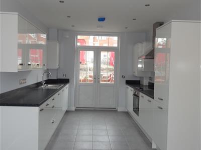 LOVELY OPEN PLAN DINING KITCHEN